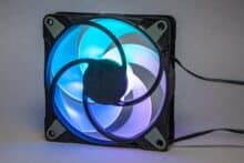 Rückansicht Arctic P12 PWM PST A-RGB leuchten