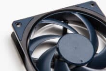 Kanten und Lüfterblätter des Cooler Master Mobius 120