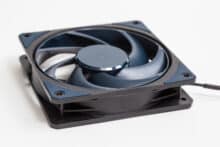 Cooler Master Mobius 120 von der Seite