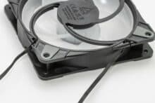 Frontansicht Arctic P12 PWM PST A-RGB von hinten mit Kabeln