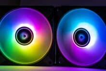 Frontansicht Arctic P12 PWM PST A-RGB drehen sich leuchtend