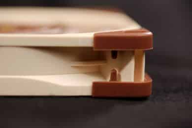 Lüfterrahmen und Ecke von der Seite