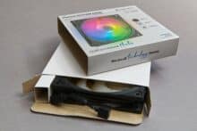 Lüfter wird aus der Verpackung geholt