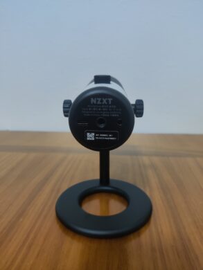 Die drei Anschlüsse auf der Unterseite des Mikros