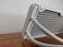 Anschluss der Schläuche an den Radiator