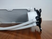 Seitenansicht auf den CPU-Kühler