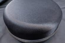 Der äußere Stoffbezug der Aufbewahrungstasche