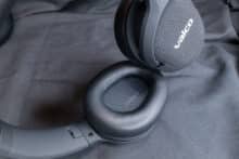 Die Innenseite der linken Hörmuschel