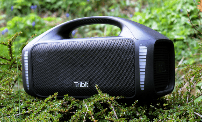 Tribit Stormbox Blast: Banner im Grünen