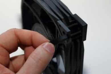 Gummiecke eines Lüfters wird gelöst