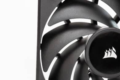 Schwarze Lüfterblätter des Corsair AF120 Elite
