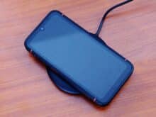 Gigaset Wireless Fast Charger 2.0: Mit Gigaset GS5 (Oberseite)