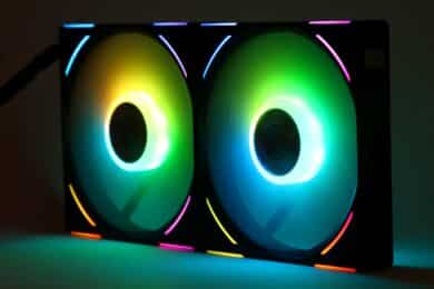 Zwei LianLi UniFan AL140 V2 mit RGB Light