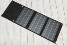 Aufgeklappte Technaxx 21W Solar Ladetasche TX-207