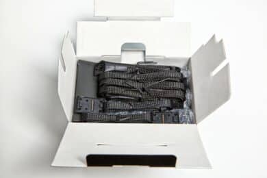 Kabel in einer weißen Schachtel