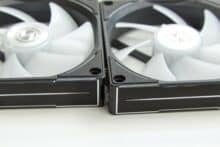 Zwei Lian Li Uni Fan AL120 V2 daisy-chain-Verbindung