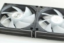 Zwei verbundene Lian Li Uni Fan AL120 V2 RGB-Lüfter