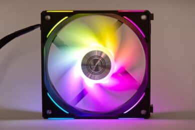 Lian Li Uni Fan AL120 Test der RGB Beleuchtung