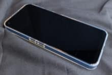 Das Unihertz Luna kommt bereits mit angelegter Schutzhülle.