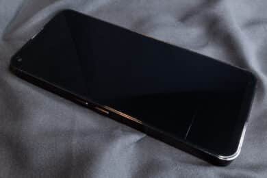 Die Schutzfolie auf unserem Display wurde scheinbar nicht sorgfältig angebracht.