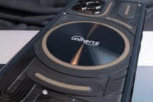 Die LEDs sind gut als bräunliche Flächen erkennbar.