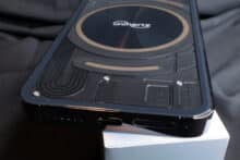 Den Industrie-Look der Rückseite finden wir optisch ansprechend.