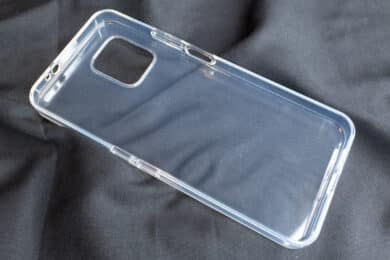 Die transparente Schutzhülle für das Luna besteht aus TPU.