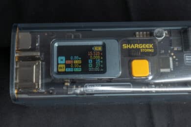 Das Farbdisplay der Shargeek 100 von oben betrachtet