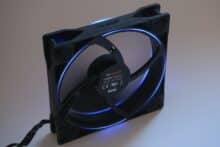 be quiet! Light Wings 140mm mit blauer Beleuchtung von hinten