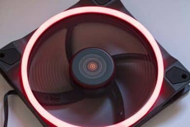 Orange beleuchtete bequiet! Light Wings 140mm