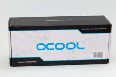 Schwarz-weiß-blaue Alphacool Schachtel