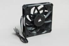 Schwarze Corsair AF120 Elite Lüfter von hinten