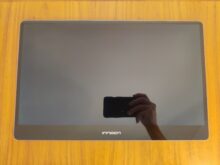 Im ungünstigen Winkel spiegelt das Display stark