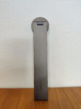 Der Standfuß ist frei justierbar