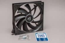 Arctic F12 PWM PST 120mm Lüfter mit Schrauben und QR Code