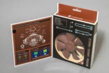 Die vordere Klappe der Verpackung gibt den Blick auf den 120mm Lüfter frei