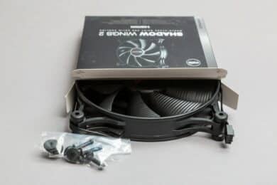 be quiet! Shadow Wings 2 140mm PWM in schwarz steckt in der Verpackung