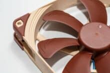 Noctua NF-A14 PWM mit braunen Lüfterblättern