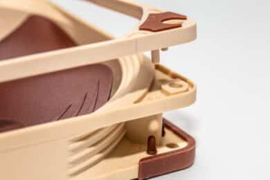 Abstandshalter wird auf dem Noctua NF-A14 PWM angebracht