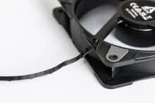 Dünnes schwarzes Kabel am Arctic P12 Max