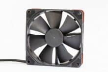Noctua NF-F12 industrialPPC-3000 von vorne mit Abstandshalter