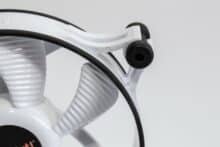 Schwarzer Rahmen um weiße Lüfter