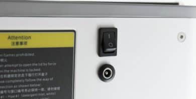 Power-Button und Netzteil-Anschluss