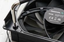 Lüfter wird mit Gehäuselüfterschrauben befestigt