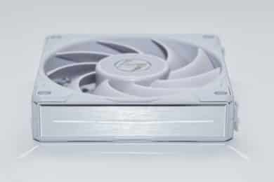 Lian Li Uni Fan P28 von der Seite