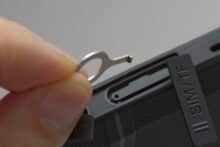 Werkzeug zum Öffnen der SIM Abdeckung