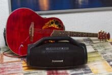 Tronsmart Bang Max mit Elektroakustischer Gitarre