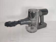 Dieser Aufsatz kann über eine eigene Taste die Borsten hinzuziehen