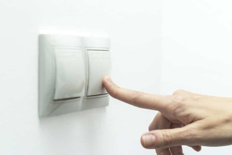 Lichtschalter anklemmen - Titelbild