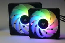 Zwei beleuchtete Corsair iCue AF Elite RGB Lüfter